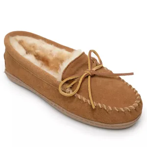 'Minnetonka' Men's Sheepskin Hardsole Moc Slipper - Tan