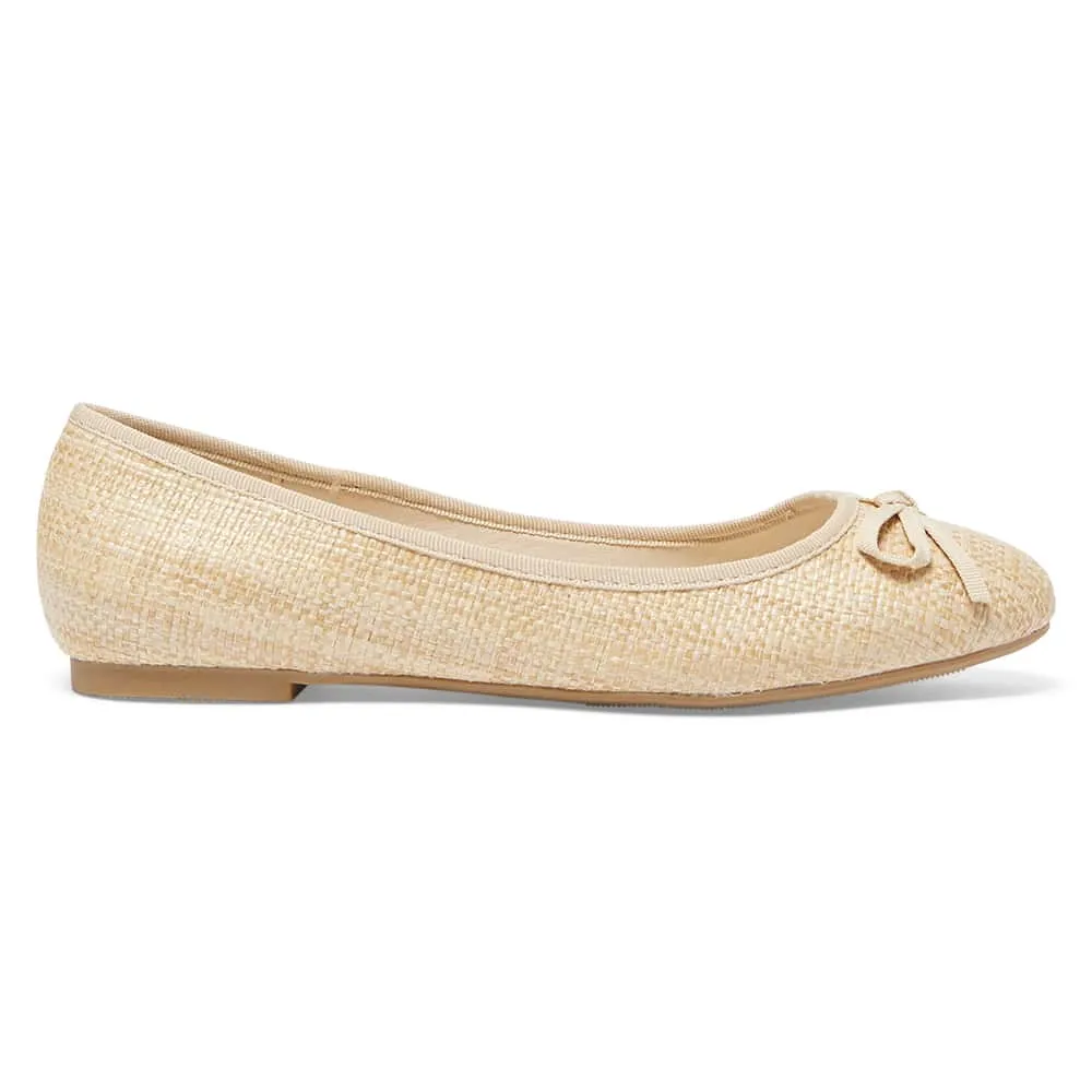 Sandy Flat in Natural Raffia