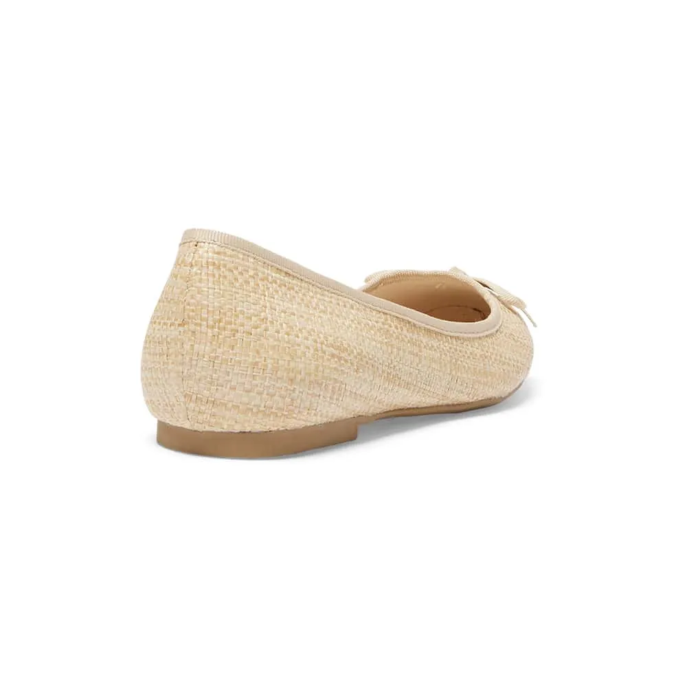 Sandy Flat in Natural Raffia