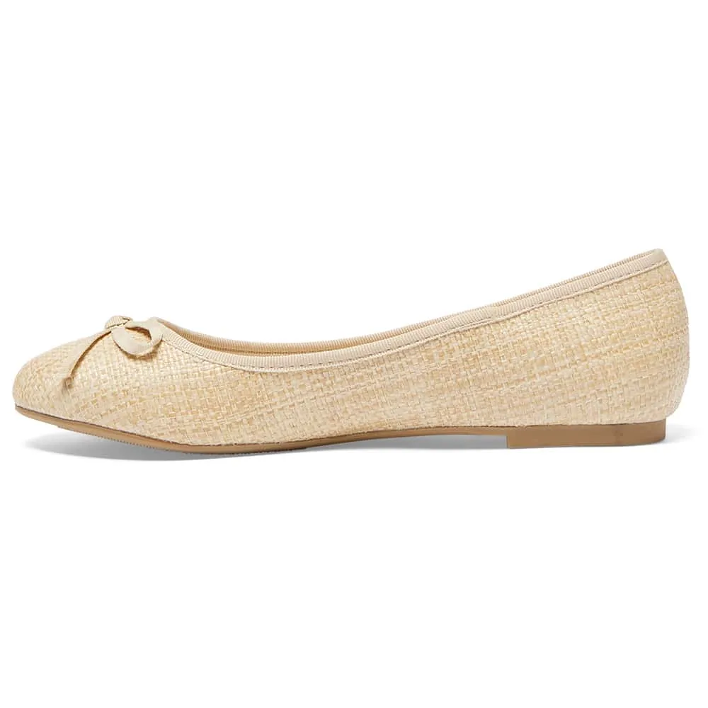 Sandy Flat in Natural Raffia