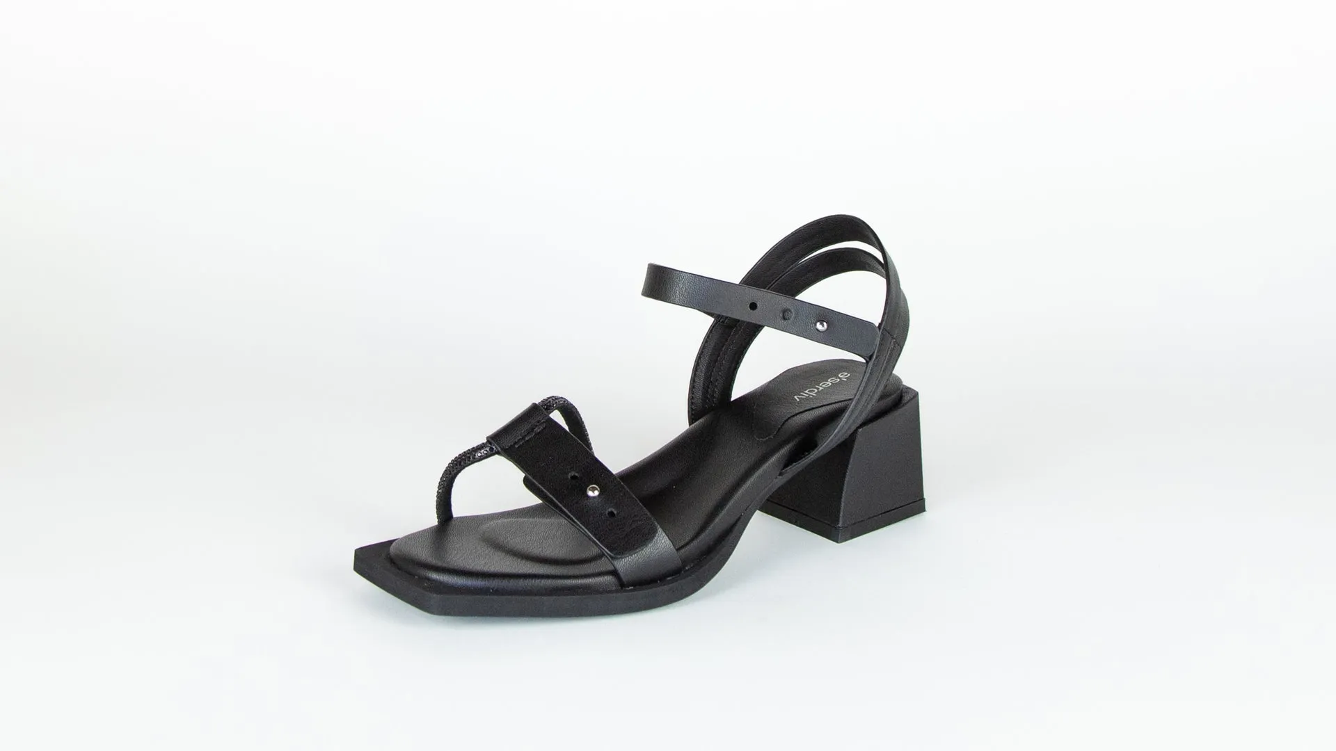 THE SQUOVAL SANDAL