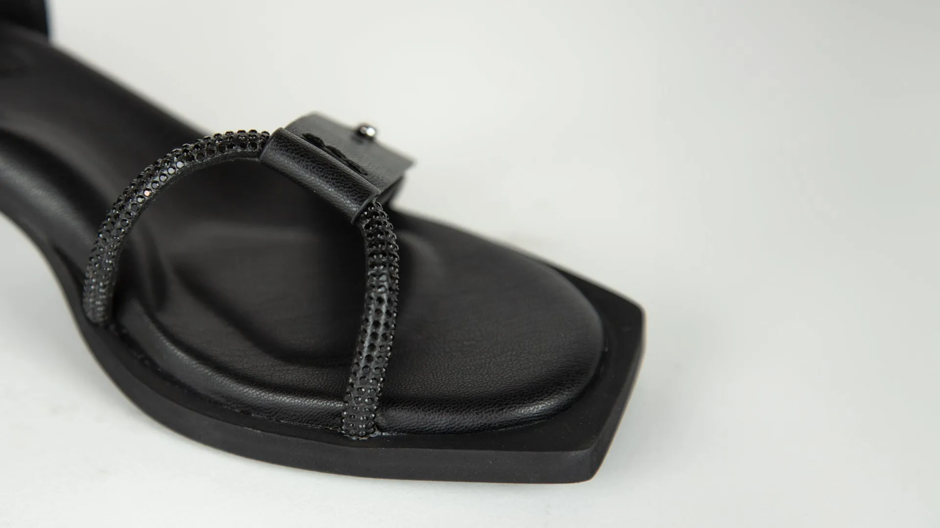 THE SQUOVAL SANDAL